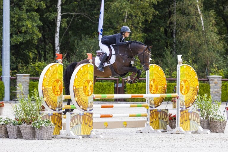 Love-Connects-VALK20L12661